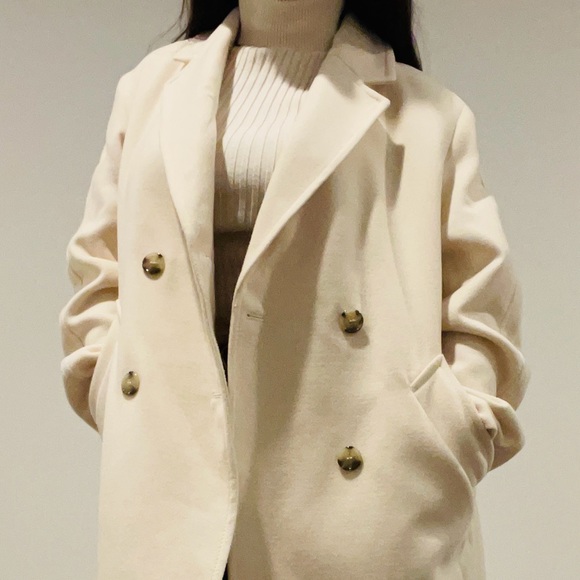 Gorgeous H&M Ivory Coat 🦋 - Picture 2 of 14